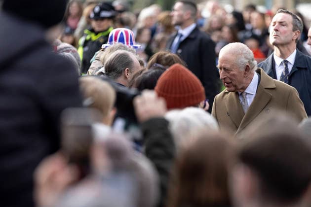 Image Licensed to Parsons Media. 09 02 2026. Clitheroe, United Kingdom. The King visits Lancashire. Clitheroe Train Station. His Majesty King Charles III greets members of the public as he arrives at Clitheroe Train Statoun for a day of visits in Lancashire.  Copyright: xRyanxJenkinsonx xParsonsxMediax PAR-9184-0082