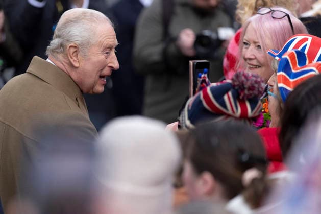 Image Licensed to Parsons Media. 09 02 2026. Clitheroe, United Kingdom. The King visits Lancashire. Clitheroe Train Station. His Majesty King Charles III greets members of the public as he arrives at Clitheroe Train Statoun for a day of visits in Lancashire.  Copyright: xRyanxJenkinsonx xParsonsxMediax PAR-9184-0088