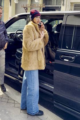 Exclusive Singer Dua Lipa steps out of her van with a cigarette in her mouth before heading to recording studios in Paris, France, on February 9, 2026 Gedeon Taieb Bestimage Exclusive Singer Dua Lipa steps out of her van with a cigarette in her mouth before heading to recording studios in Paris, France, on February 9, 2026 Paris France  Copyright: xGedeonxTaiebx xBestimagexGedeonxTaiebx xBestimagex