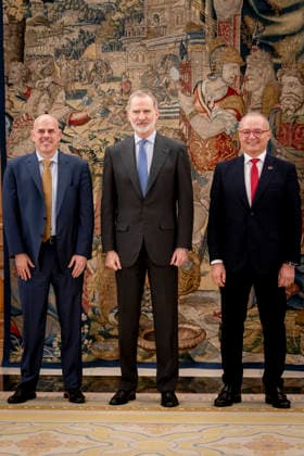 King Felipe VI receives in audience ORACLE executives King Felipe VI c receives in audience the CEO of Oracle, Mike Sicilia i , and the General Manager of Oracle Spain, Albert Triola d , at the Palace of La Zarzuela, on February 9, 2026, in Madrid Spain 09 FEBRUARY 2026 A Pé Madrid Madrid Spain  Copyright: xA.xPÃ rezxMecax 7277537