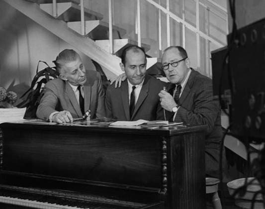 RECORD DATE NOT STATED Johnny Mercer at Glenn Wallichs Music City with Stan Kenton and Henry Mancini circa 1950 ** F.R.C. EDITORIAL USE ONLY  Copyright: x
