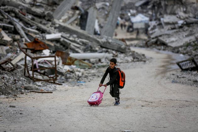 Daily life amid rubble and piles of garbage in Jabalia, Gaza JABALIA, GAZA - FEBRUARY 09: Displaced Palestinians in the Jabalia al-Nazla area in northern Gaza are trying to survive in makeshift tents set up among the rubble of destroyed homes on February 09, 2026. Civilians living in unhealthy conditions surrounded by sewage water and piles of garbage are trying to carry on with their daily lives while lacking basic necessities. Saeed M. M. T. Jaras Anadolu Jabalia Gaza. Editorial use only. Please get in touch for any other usage.  Copyright: x2026xAnadoluxSaeedxM.xM.xT.xJarasx