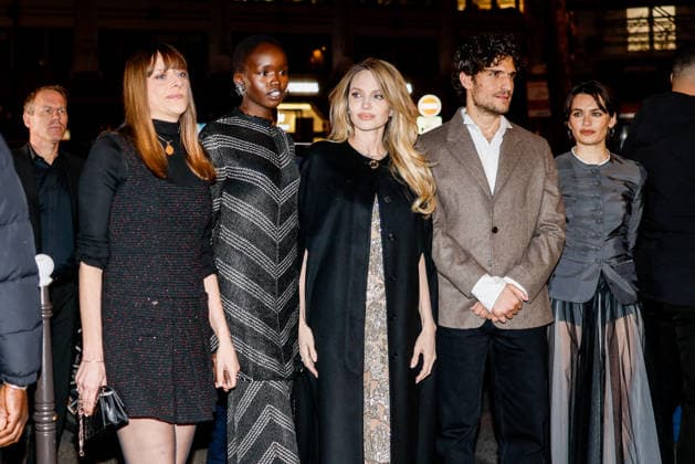 Alice Winocour, Anyier Anei, Angelina Jolie, Louis Garrel et Ella Rumpf Arrivals at the Coutures Première at the Pathé Palace cinema in Paris, France, February 9, 2026 Julien Sarkissian Bestimage Arrivals at the Coutures Première at Pathe Palace on February 09, 2026 in Paris, France Paris France  Copyright: xSarkissian-Vieillot BestimagexSarkissian-Vieillot Bestimagex