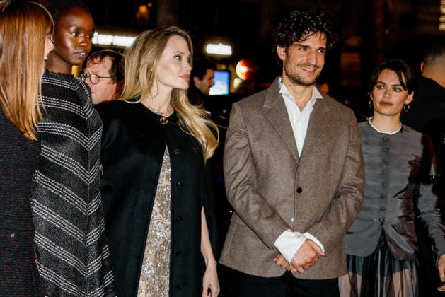 Alice Winocour, Anyier Anei, Angelina Jolie, Louis Garrel et Ella Rumpf Arrivals at the Coutures Première at the Pathé Palace cinema in Paris, France, February 9, 2026 Julien Sarkissian Bestimage Arrivals at the Coutures Première at Pathe Palace on February 09, 2026 in Paris, France Paris France  Copyright: xSarkissian-Vieillot BestimagexSarkissian-Vieillot Bestimagex