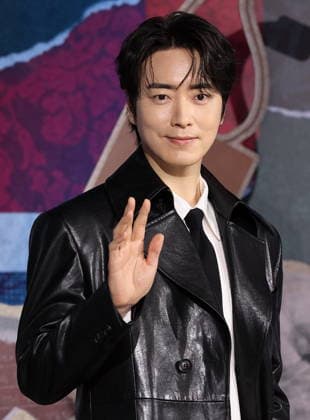 S. Korean actor Lee Jun-hyuk S. Korean actor Lee Jun-hyuk South Korean actor Lee Jun-hyuk, who stars in the drama The Art of Sarah, an original series by Netflix, poses for a photo during a publicity event in Seoul on Feb. 10, 2026. The eight-episode series will be released worldwide on Feb. 13. (Yonhap) 2026-02-10 15:24:25 < 1980-2026 YONHAPNEWS AGENCY. .> ¼­¿ïÆ¯º°½Ã EDITORIAL USE ONLY  Copyright: xx PYH2026021012380034400 YonhapxNewsx yonphotos249591