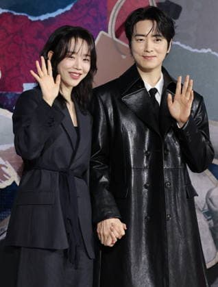 S. Korean actress Shin Hye-sun and actor Lee Jun-hyuk S. Korean actress Shin Hye-sun and actor Lee Jun-hyuk South Korean actress Shin Hye-sun and actor Lee Jun-hyuk, who star in the drama The Art of Sarah, an original series by Netflix, pose for a photo during a publicity event in Seoul on Feb. 10, 2026. The eight-episode series will be released worldwide on Feb. 13. (Yonhap) 2026-02-10 15:25:33 < 1980-2026 YONHAPNEWS AGENCY. .> ¼­¿ïÆ¯º°½Ã EDITORIAL USE ONLY  Copyright: xx PYH2026021012560034400 YonhapxNewsx yonphotos249602