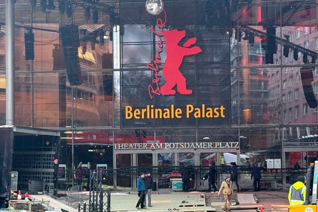 Das Theater am Potsdamer Platz wird zum Berlinale Palast während der Berlinale 2026 76. Internationale Filmfestspiele Berlin. Berlin, 10.02.2026 *** The Theater am Potsdamer Platz becomes the Berlinale Palast during the Berlinale 2026 76 Berlin International Film Festival, 10 02 2026 Foto:xN.xKubelkax xFuturexImagex berlinale_aufbau_6204