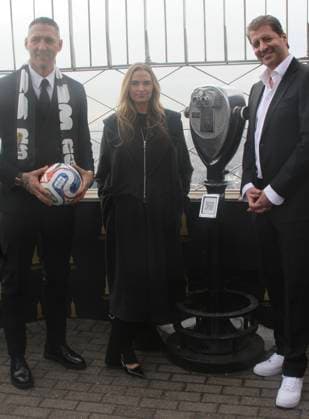 RECORD DATE NOT STATED Marco Materazzi, Kate Barton and Imad Izemrane, light the Empire State Building. (NEW) Marco Materazzi, Kate Barton and Imad Izemrane, light the Empire State Building. February 10, 2026, New York, USA: (L-R) Marco Materazzi, former soccer player and manager along with Kate Barton, fashion designer and Imad Izemrane, Co-Founder and Chief Executive Officer of N4XT Experiences light the Empire State Building in partnership with N4XT Experiences to kick off New York Fashion Week. Credit: Niyi Fote Thenews2 (Foto: Niyi Fote Thenews2 imago images) Marco Materazzi, Kate Barton and Imad Izemrane, light the Empire State Building. Copyright: xNiyixFotex
