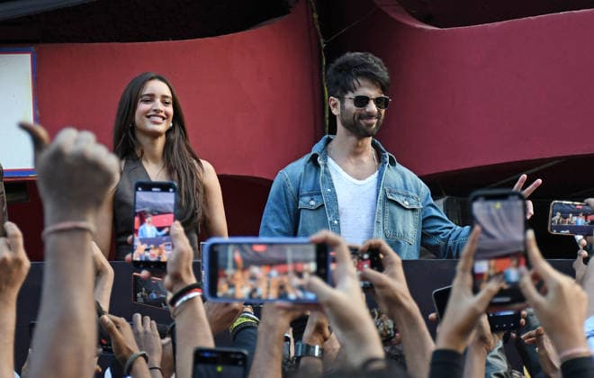 Bollywood actors Shahid Kapoor & Triptii Dimri promote their upcoming film, O Romeo in Mumbai, India - 10 Feb 2026 Indian film actress Triptii Dimri poses for a photo as she promotes her upcoming film O Romeo outside a multiplex in Mumbai. The film will be release on 13th February 2026. Mumbai India Copyright: xAshishxVaishnavx xSOPAxImagesx AVaishnav_Bollywood actors Shahid Kapoor _ Triptii Dimri promote their upcoming film O_Romeo in (2)