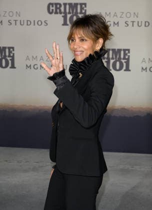 Crime 101 Premiere - Los Angeles, USA LOS ANGELES, USA. February 10, 2026: Halle Berry at the premiere for Crime 101 at the United Theatre. Los Angeles CA USA  Copyright: xPaulxSmith Featureflashx