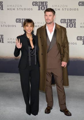 Crime 101 Premiere - Los Angeles, USA LOS ANGELES, USA. February 10, 2026: Halle Berry & Chris Hemsworth at the premiere for Crime 101 at the United Theatre. Los Angeles CA USA  Copyright: xPaulxSmith Featureflashx