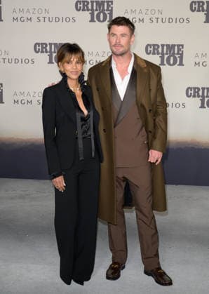 Crime 101 Premiere - Los Angeles, USA LOS ANGELES, USA. February 10, 2026: Halle Berry & Chris Hemsworth at the premiere for Crime 101 at the United Theatre. Los Angeles CA USA  Copyright: xPaulxSmith Featureflashx