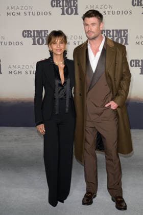 Crime 101 Premiere - Los Angeles, USA LOS ANGELES, USA. February 10, 2026: Halle Berry & Chris Hemsworth at the premiere for Crime 101 at the United Theatre. Los Angeles CA USA  Copyright: xPaulxSmith Featureflashx