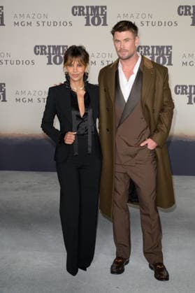 Crime 101 Premiere - Los Angeles, USA LOS ANGELES, USA. February 10, 2026: Halle Berry & Chris Hemsworth at the premiere for Crime 101 at the United Theatre. Los Angeles CA USA  Copyright: xPaulxSmith Featureflashx