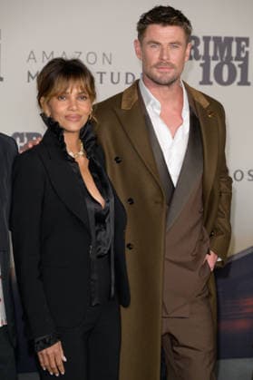 Crime 101 Premiere - Los Angeles, USA LOS ANGELES, USA. February 10, 2026: Halle Berry & Chris Hemsworth at the premiere for Crime 101 at the United Theatre. Los Angeles CA USA  Copyright: xPaulxSmith Featureflashx