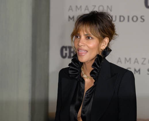 Crime 101 Premiere - Los Angeles, USA LOS ANGELES, USA. February 10, 2026: Halle Berry at the premiere for Crime 101 at the United Theatre. Los Angeles CA USA  Copyright: xPaulxSmith Featureflashx