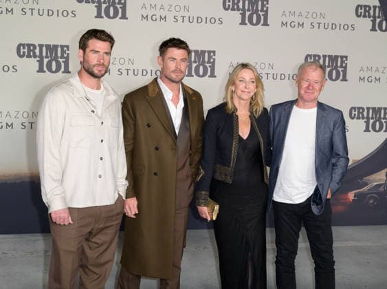 Crime 101 Premiere - Los Angeles, USA LOS ANGELES, USA. February 10, 2026: Liam Hemsworth, Chris Hemsworth & parents Leonie & Craig Hemsworth at the premiere for Crime 101 at the United Theatre. Los Angeles CA USA  Copyright: xPaulxSmith Featureflashx