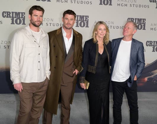 Crime 101 Premiere - Los Angeles, USA LOS ANGELES, USA. February 10, 2026: Liam Hemsworth, Chris Hemsworth & parents Leonie & Craig Hemsworth at the premiere for Crime 101 at the United Theatre. Los Angeles CA USA  Copyright: xPaulxSmith Featureflashx