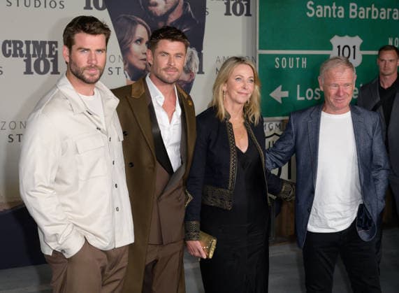 Crime 101 Premiere - Los Angeles, USA LOS ANGELES, USA. February 10, 2026: Liam Hemsworth, Chris Hemsworth & parents Leonie & Craig Hemsworth at the premiere for Crime 101 at the United Theatre. Los Angeles CA USA  Copyright: xPaulxSmith Featureflashx