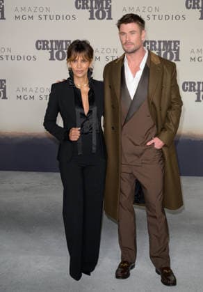LOS ANGELES, USA February 10, 2026 Halle Berry Chris Hemsworth at the premiere for Crime 101 at the United Theatre Picture Paul Smith Featureflash 452949 2026 02 10 CA Los Angeles  Copyright: xPaulxSmithx xFeaturesxFlashx xStarfacex STAR_452949_032