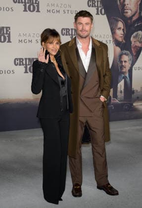 LOS ANGELES, USA February 10, 2026 Halle Berry Chris Hemsworth at the premiere for Crime 101 at the United Theatre Picture Paul Smith Featureflash 452949 2026 02 10 CA Los Angeles  Copyright: xPaulxSmithx xFeaturesxFlashx xStarfacex STAR_452949_043