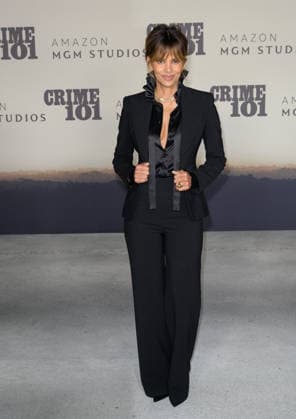 LOS ANGELES, USA February 10, 2026 Halle Berry at the premiere for Crime 101 at the United Theatre Picture Paul Smith Featureflash 452949 2026 02 10 CA Los Angeles  Copyright: xPaulxSmithx xFeaturesxFlashx xStarfacex STAR_452949_054