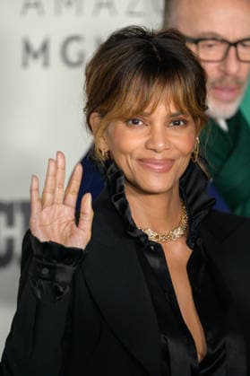 LOS ANGELES, USA February 10, 2026 Halle Berry at the premiere for Crime 101 at the United Theatre Picture Paul Smith Featureflash 452949 2026 02 10 CA Los Angeles  Copyright: xPaulxSmithx xFeaturesxFlashx xStarfacex STAR_452949_064
