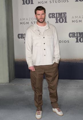 LOS ANGELES, USA February 10, 2026 Liam Hemsworth at the premiere for Crime 101 at the United Theatre Picture Paul Smith Featureflash 452949 2026 02 10 CA Los Angeles  Copyright: xPaulxSmithx xFeaturesxFlashx xStarfacex STAR_452949_081
