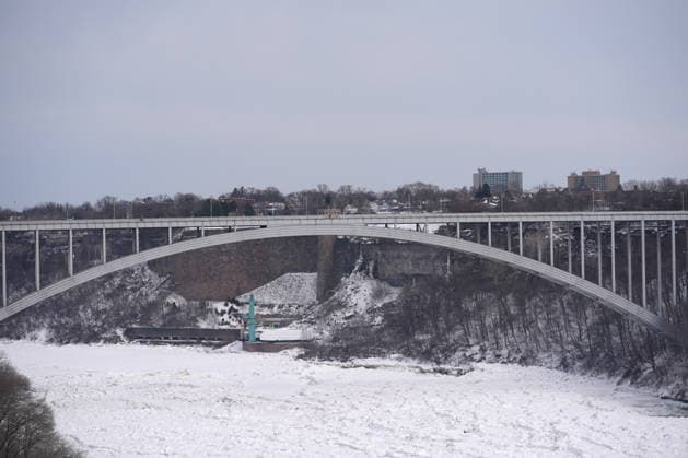 Niagara Falls Partially Freezes NIAGARA FALLS, CANADA - FEBRUARY 10 : A view of the Rainbow Bridge US-Canada border crossing in Ontario, Canada on February 10, 2026. Mert Alper Dervis Anadolu Ontario Canada. Editorial use only. Please get in touch for any other usage.  Copyright: x2026xAnadoluxMertxAlperxDervisx
