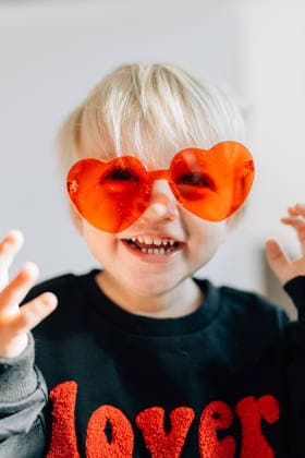 Valentine s Day shoot, blonde Caucasian toddler boy Lincoln, California, United States CR_DLXE260210-1952570-01 ,model released, Symbolfoto