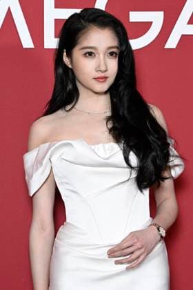 Guan Xiaotong Photocall for the White Winter party at Omega House during the Milan Cortina 2026 Winter Olympics, in Milan, Italy on February 10, 2026 Photocall for the White Winter party at Omega House during the Milan Cortina 2026 Winter Olympics, in Milan, Italy on February 10, 2026 Italie  Copyright: xMassimilianoxMontigellix xSGPx xBestimagexMassimilianoxMontigellix xSGPx xBestimagex