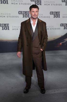 10 February, 2026 - Los Angeles, California - Chris Hemsworth. World Premiere Of Amazon MGM Studios Crime 101 held at The United Theater on Broadway, in Los Angeles. Los Angeles USA  - ZUMAa123 20260210_zaa_a123_173 Copyright: xADx