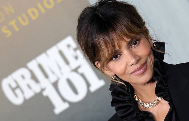 10 February, 2026 - Los Angeles, California -Halle Berry. World Premiere Of Amazon MGM Studios Crime 101 held at The United Theater on Broadway, in Los Angeles. Los Angeles USA  - ZUMAa123 20260210_zaa_a123_165 Copyright: xADx