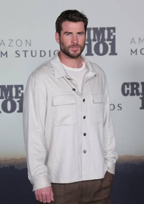 10 February, 2026 - Los Angeles, California -Chris Hemsworth. World Premiere Of Amazon MGM Studios Crime 101 held at The United Theater on Broadway, in Los Angeles. Los Angeles USA  - ZUMAa123 20260210_zaa_a123_211 Copyright: xADx