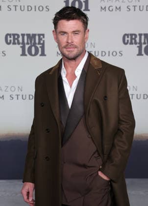 10 February, 2026 - Los Angeles, California - Chris Hemsworth. World Premiere Of Amazon MGM Studios Crime 101 held at The United Theater on Broadway, in Los Angeles. Los Angeles USA  - ZUMAa123 20260210_zaa_a123_215 Copyright: xADx