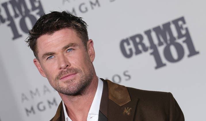 10 February, 2026 - Los Angeles, California - Chris Hemsworth. World Premiere Of Amazon MGM Studios Crime 101 held at The United Theater on Broadway, in Los Angeles. Los Angeles USA - ZUMAa123 20260210_zaa_a123_163 Copyright: xADx