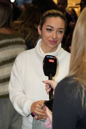 RTL Dschungelcamp - Frankfurt 2026. Ariel Hediger bei der Rueckkehr der Dschungelcamp-Kandidaten der RTL-Reality-TV-Show - Ich bin ein Star – Holt mich hier raus! aus Australien am 11.02.2026 am Flughafen Frankfurt am Main. Frankfurt Flughafen Hessen