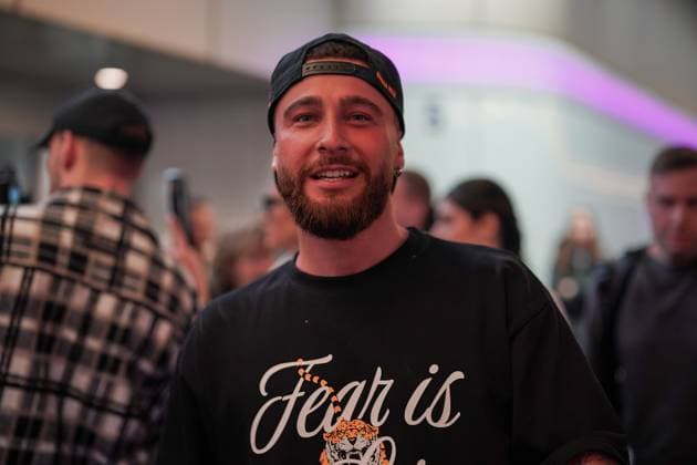 RTL Dschungelcamp - Frankfurt 2026. Umut Tekin bei der Rueckkehr der Dschungelcamp-Kandidaten der RTL-Reality-TV-Show - Ich bin ein Star – Holt mich hier raus! aus Australien am 11.02.2026 am Flughafen Frankfurt am Main. Frankfurt Flughafen Hessen