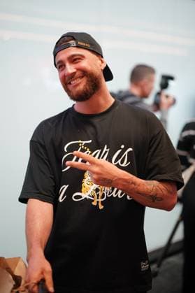 RTL Dschungelcamp - Frankfurt 2026. Umut Tekin bei der Rueckkehr der Dschungelcamp-Kandidaten der RTL-Reality-TV-Show - Ich bin ein Star – Holt mich hier raus! aus Australien am 11.02.2026 am Flughafen Frankfurt am Main. Frankfurt Flughafen Hessen