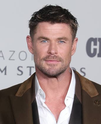 10 February, 2026 - Los Angeles, California - Chris Hemsworth. World Premiere Of Amazon MGM Studios Crime 101 held at The United Theater on Broadway, in Los Angeles. Los Angeles USA - ZUMAa123 20260210_zaa_a123_191 Copyright: xADx