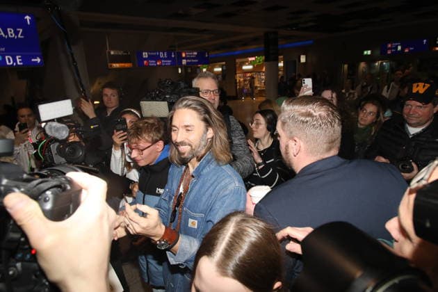 Gil Ofarim bei der Rückkehr der Dschungelcamp-Kandidaten der RTL Reality-TV-Show Ich bin ein Star - holt mich hier raus aus Australien auf dem Flughafen Frankfurt am Main. Frankfurt, 11.02.2026 Copyright: xMatthiasxGränzdörferx