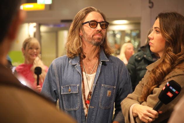 Gil Ofarim bei der Rückkehr der Dschungelcamp-Kandidaten der RTL Reality-TV-Show Ich bin ein Star - holt mich hier raus aus Australien auf dem Flughafen Frankfurt am Main. Frankfurt, 11.02.2026 Copyright: xMatthiasxGränzdörferx