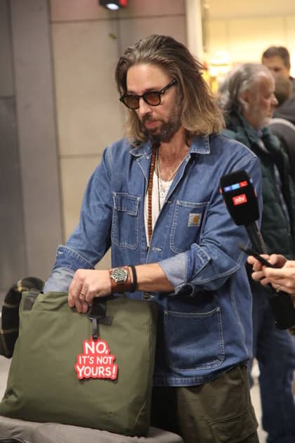 Gil Ofarim bei der Rückkehr der Dschungelcamp-Kandidaten der RTL Reality-TV-Show Ich bin ein Star - holt mich hier raus aus Australien auf dem Flughafen Frankfurt am Main. Frankfurt, 11.02.2026 Copyright: xMatthiasxGränzdörferx