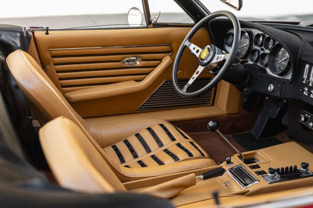 Vintage Hollywood Ferrari that featured in A Star is Born heads under the hammer at estimated £1.9m Story from Jam Press (Hollywood Ferrari Sale) Pictured: The 1971 Ferrari 365 GTB 4 Daytona Spider by Scaglietti. Vintage Hollywood Ferrari that featured in A Star is Born heads under the hammer at estimated £1.9m A vintage Hollywood Ferrari that featured in ‘A Star is Born’ heads under the hammer at an estimated £1.9m. This breathtaking 1971 Ferrari 365 GTB 4 Daytona Spider by Scaglietti presents a unique chance at owning a part of silver screen history. The motor is believed to have appeared in both A Star Is Born, featuring Kris Kristofferson and Barbra Streisand, and The Gumball in 1976. The 55-year-old ride was formerly owned by  Copyright: xJamxPress CourtesyxofxRMxSotheby s