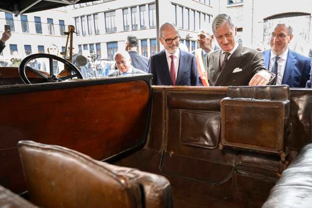 King Philippe Visits FN Browning HERSTAL, BELGIUM - FEBRUARY 11 : King Philippe of Belgium, Julien Compere CEO FN Herstal, Pierre-Yves Jeholet (MR), Vice-Chairman and Walloon Minister for the Economy, Industry, the Digital Economy, Employment and Training and Adrien Dolimont (MR), Minister-President of Wallonia, responsible for Budget, Finance, Research and Animal Welfare pictured visiting the FN Browning factory in Herstal on February 11, 2026 in Herstal, Belgium, 11 02 2026 Herstal Belgium Copyright: xPhilipxReynaersx