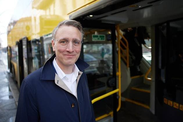 Lieblingsort von Christoph Heuing ** NUR FÜR REDAKTIONELLE ZWECKE ** EDITORIAL USE ONLY **<p>Christoph Heuing, Geschäftsführer des Verkehrsverbundes Berlin-Brandenburg (VBB), steht vor einem Doppeldecker M29 am Hermannplatz. Deutschland Berlin Berlin Copyright: JörgxCarstensen