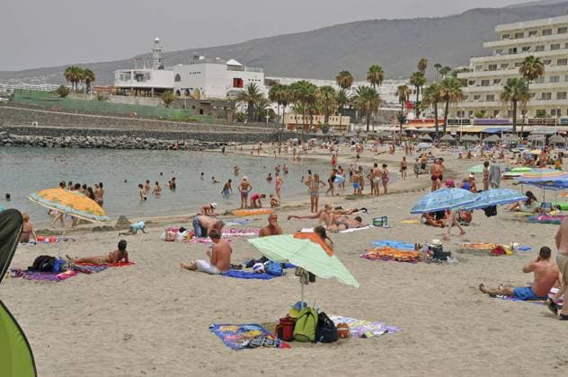 Playa de la Pinta, Costa Adeje, Teneriffa, strand, badestrand, sandstrand, küste, atlentik, urlaub, tourismus, menschen, badegäste Playa de la Pinta, Costa Adeje, Tenerife, beach, sandy beach, coast, atlentik, vacation, tourism, people, bathers Copyright: imageBROKER VolkerxRauch ibxiqx16346154.jpg