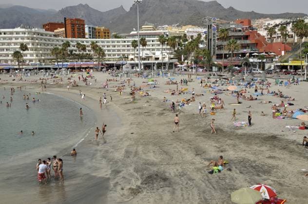 Playa de la Pinta, Costa Adeje, Teneriffa, strand, badestrand, sandstrand, küste, atlentik, urlaub, tourismus, menschen, badegäste Playa de la Pinta, Costa Adeje, Tenerife, beach, sandy beach, coast, atlentik, vacation, tourism, people, bathers Copyright: imageBROKER VolkerxRauch ibxiqx16346252.jpg