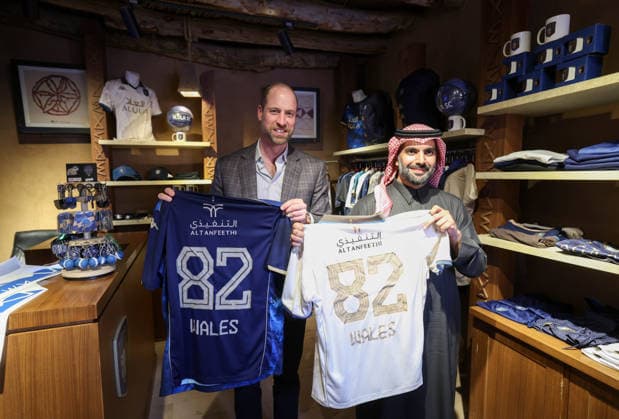 Prince of Wales visit to Saudi Arabia day three, 11 February 2026 11 02 2026. AlUla, Medina, Saudi Arabia. In AlJadidah Arts District in AlUla HRH The Prince of Wales joined artists and members of the local community to celebrate art and culture as a bridge between nations. The visit reflects the growing collaboration between AlUla and the United Kingdom, underscoring the role of creative exchange in strengthening human connections, deepening mutual understanding, and supporting a sustained cultural partnership., Credit:Pete Maclaine Avalon Saudi Arabia, Medina, AlUla  Copyright: xPetexMaclainex xAvalonx 1074048569