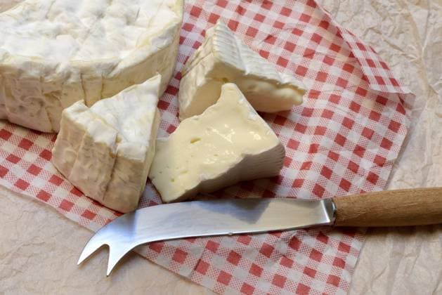 Französischer Camembert in Stücken, Frankreich French Camembert in pieces, France Copyright: imageBROKER JürgenxPfeiffer ibxjpf16488107.jpg